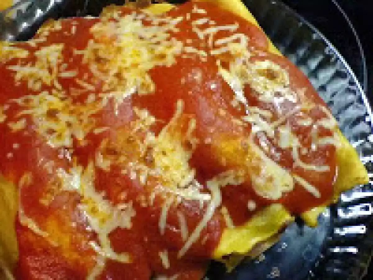 Crepes recheados c/ molhode tomate