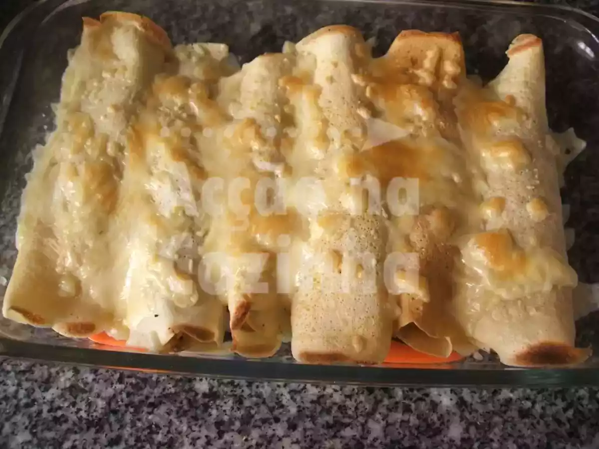 Crepes recheados com frango e legumes