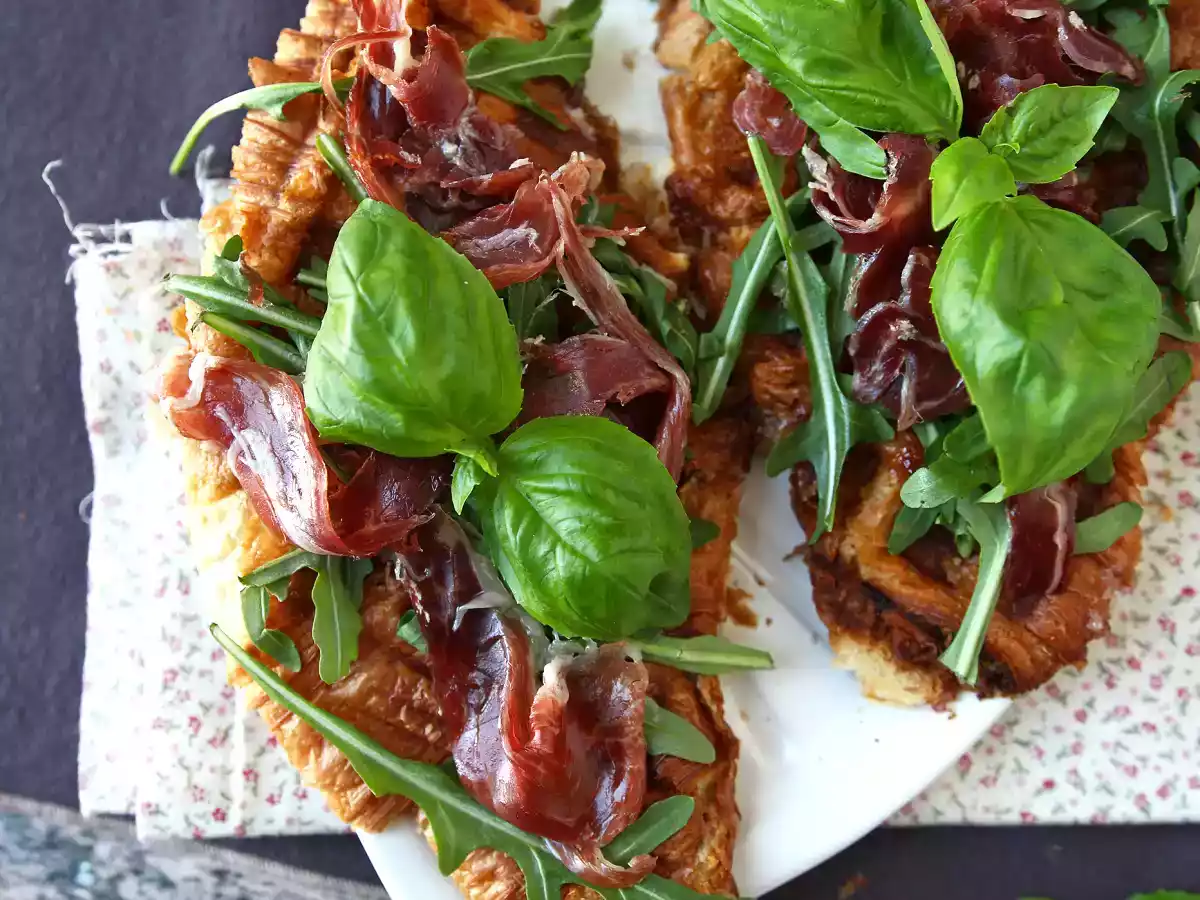 Croffle, o croissant estilo waffle com geleia de figo, queijo de cabra e presunto ibérico - foto 2