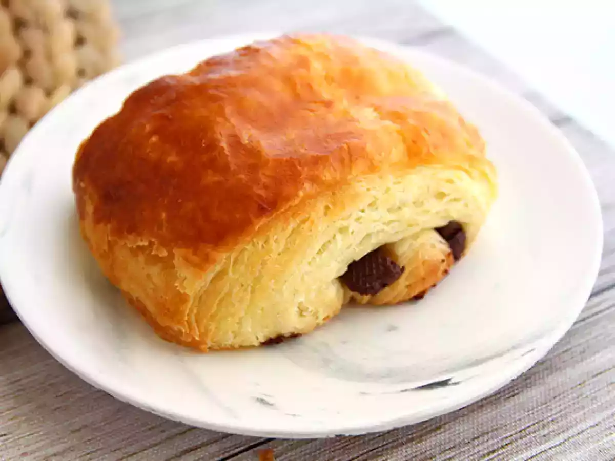 Croissant de chocolate (pão de chocolate) - foto 2