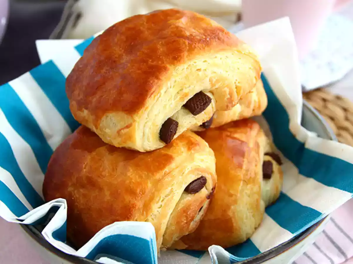 Croissant de chocolate (pão de chocolate) - foto 3