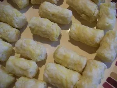 Croquetes crocantes de arroz e queijo.