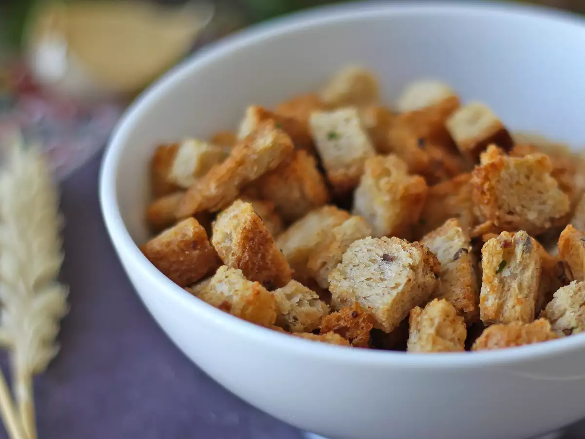 Croutons crocantes de ervas na Air Fryer (fáceis e rápidos) - foto 3