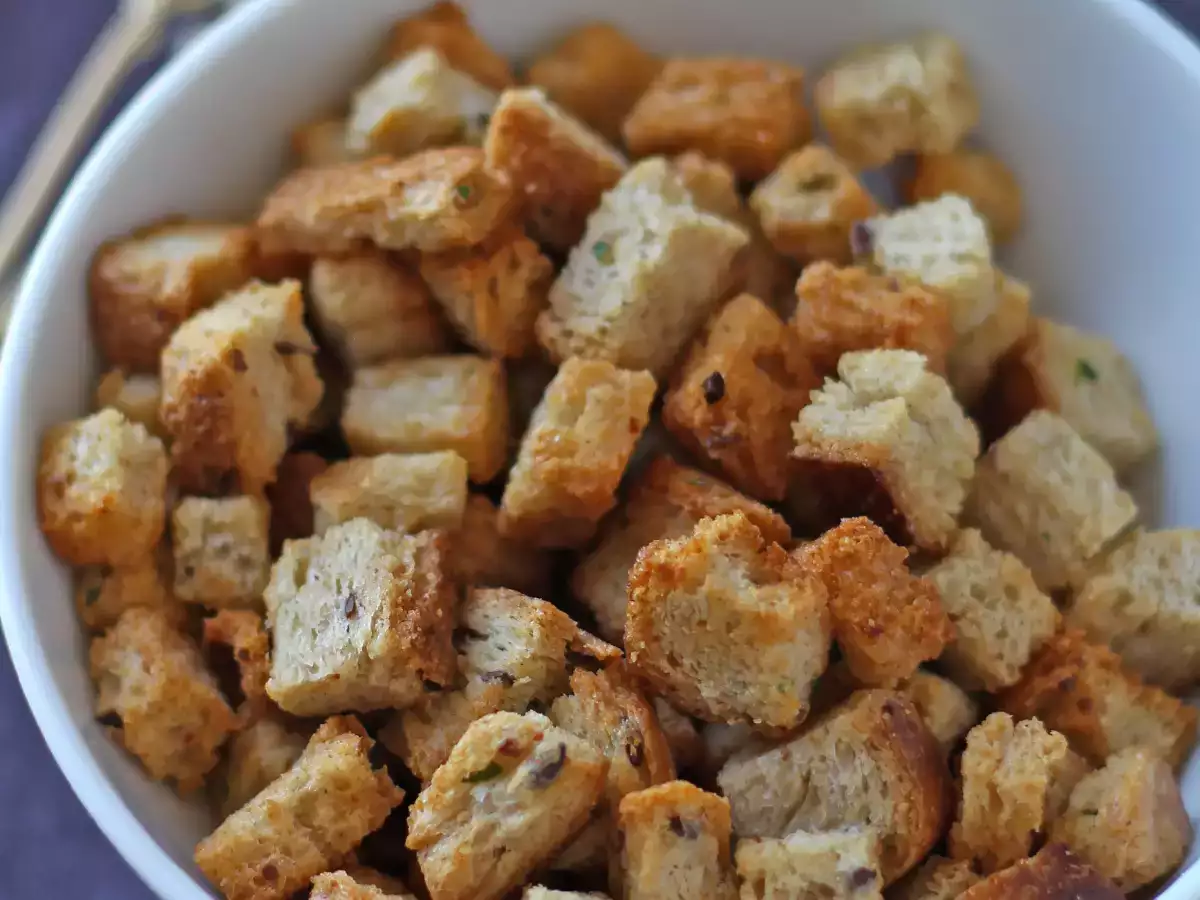 Croutons crocantes de ervas na Air Fryer (fáceis e rápidos) - foto 4