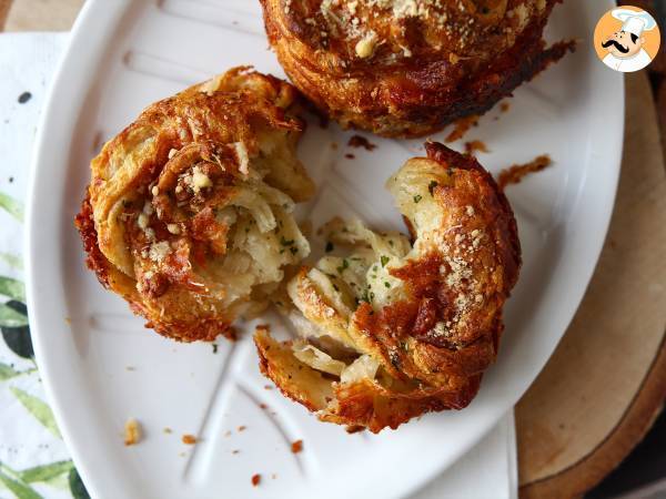 Cruffins salgados, a combinação do croissant e do muffin, sabor queijo