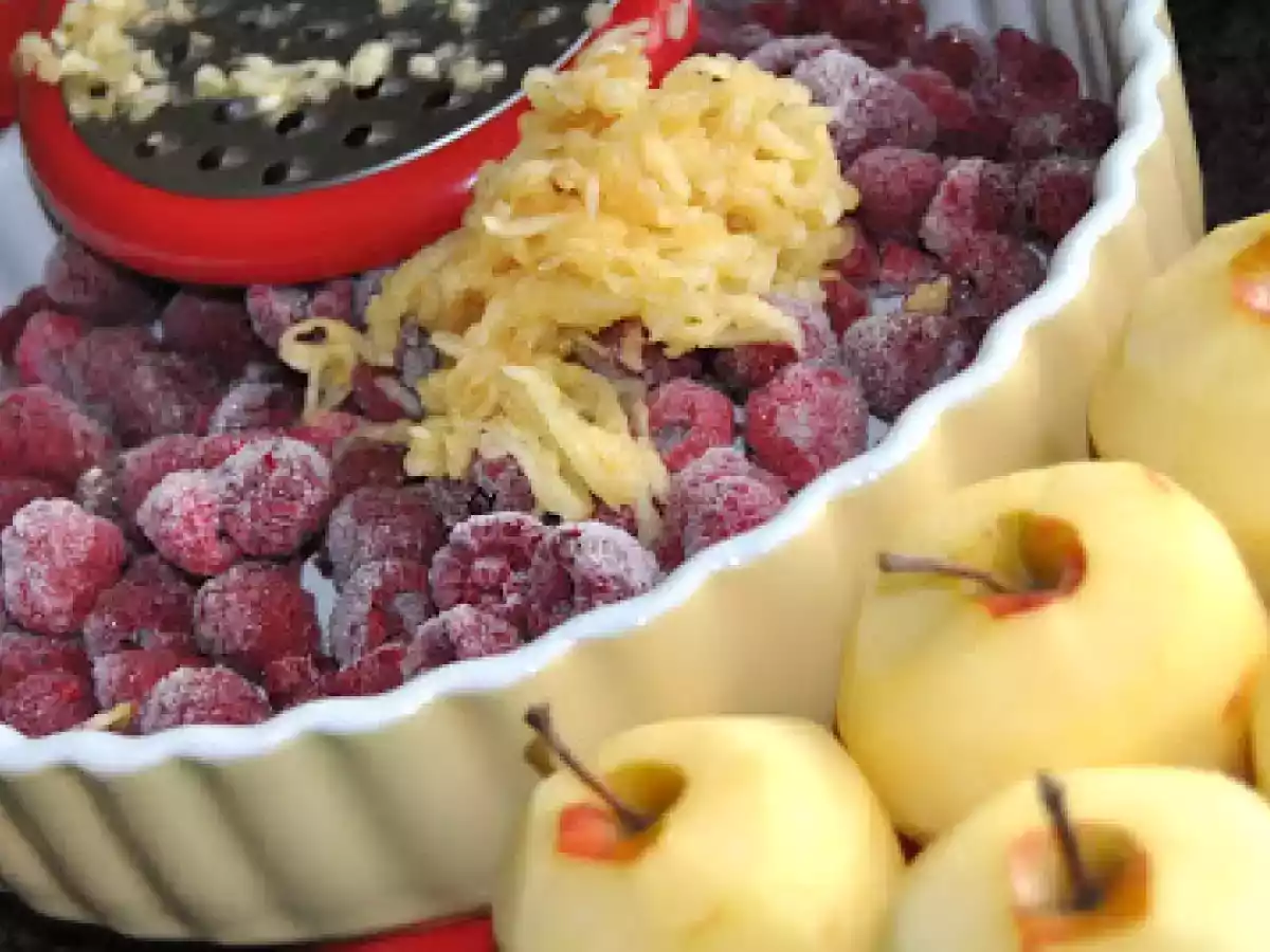 CRUMBLE DE MAÇÃ E FRAMBOESAS COM AVEIA