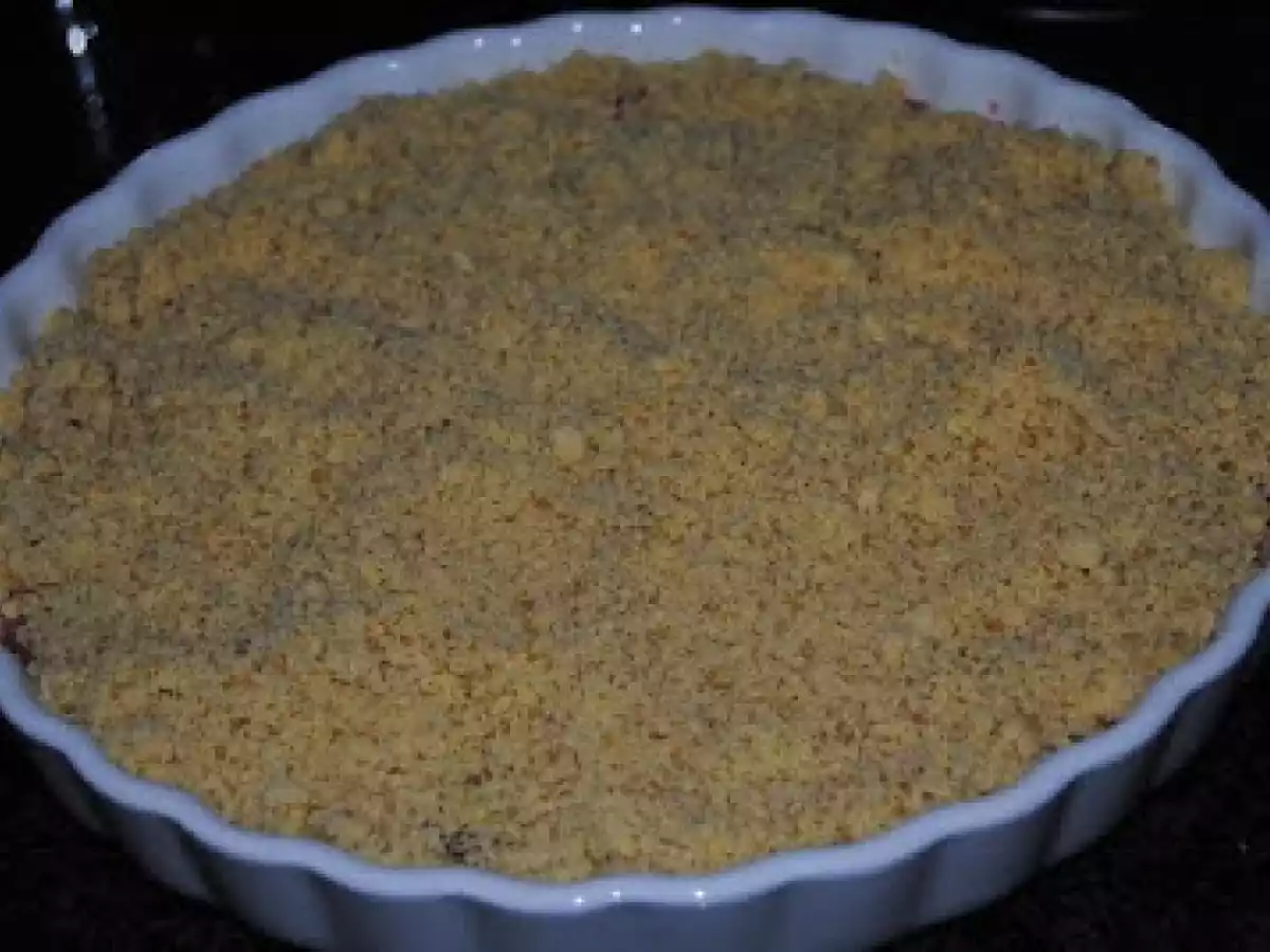CRUMBLE DE RUIBARBO E MORANGO