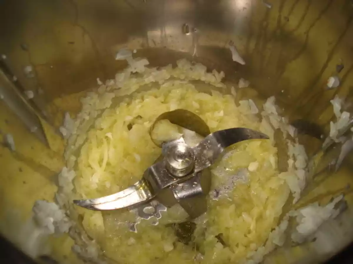 CUBINHOS DE PORCO COM CENOURAS E COGUMELOS... - foto 2