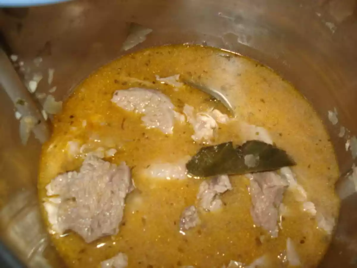 CUBINHOS DE PORCO COM CENOURAS E COGUMELOS... - foto 4