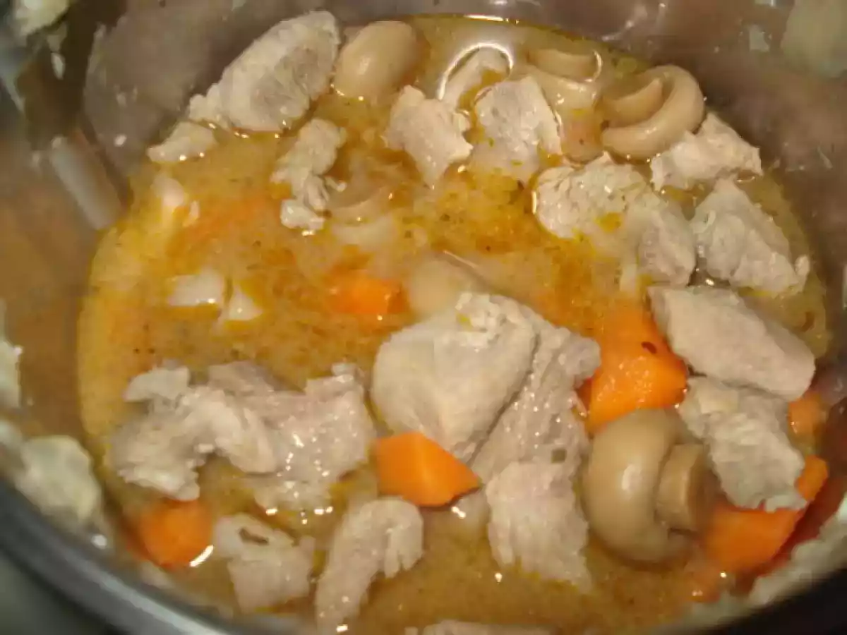 CUBINHOS DE PORCO COM CENOURAS E COGUMELOS... - foto 6