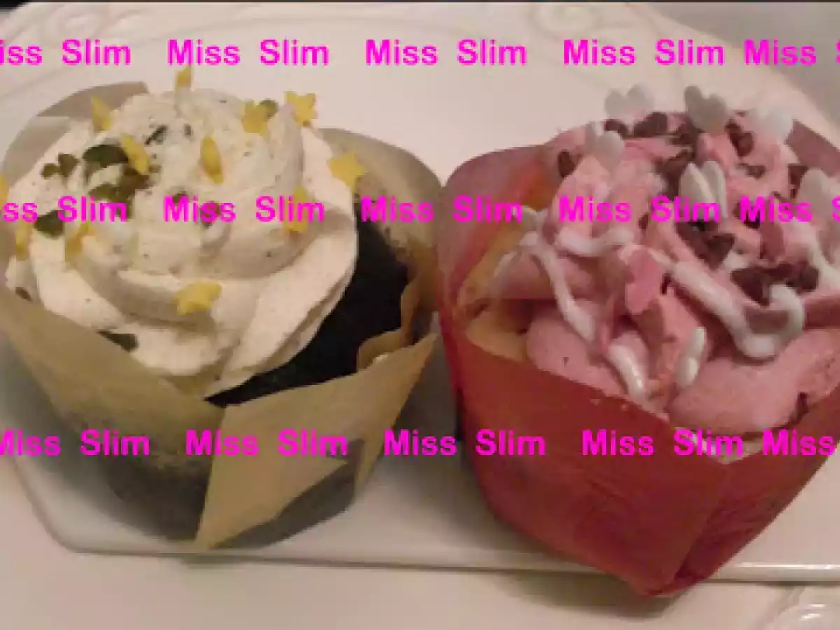 Cup Cakes de Chocolate ups... de Alfarroba e Cup Cakes de Morango