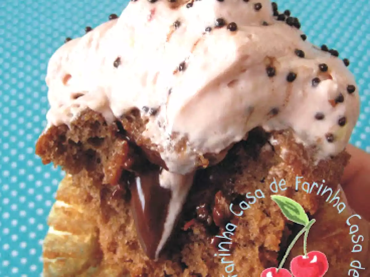 Cupcake de Chocolate com Cobertura de Frutas Vermelhas - foto 2
