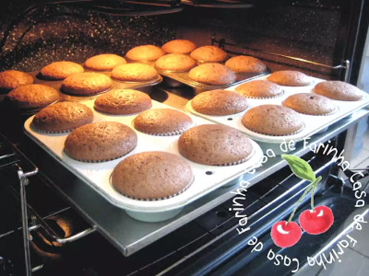 Cupcake de Chocolate com Cobertura de Frutas Vermelhas - foto 3