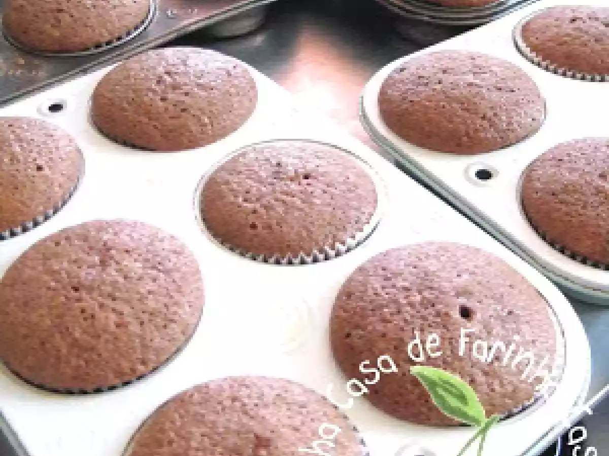 Cupcake de Chocolate com Cobertura de Frutas Vermelhas - foto 4