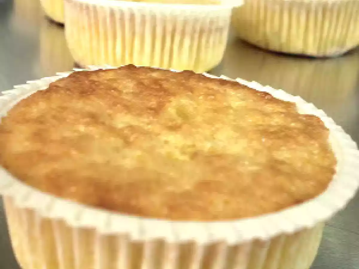 Cupcake de laranja e amêndoas com cobertura de creme de laranja - foto 4