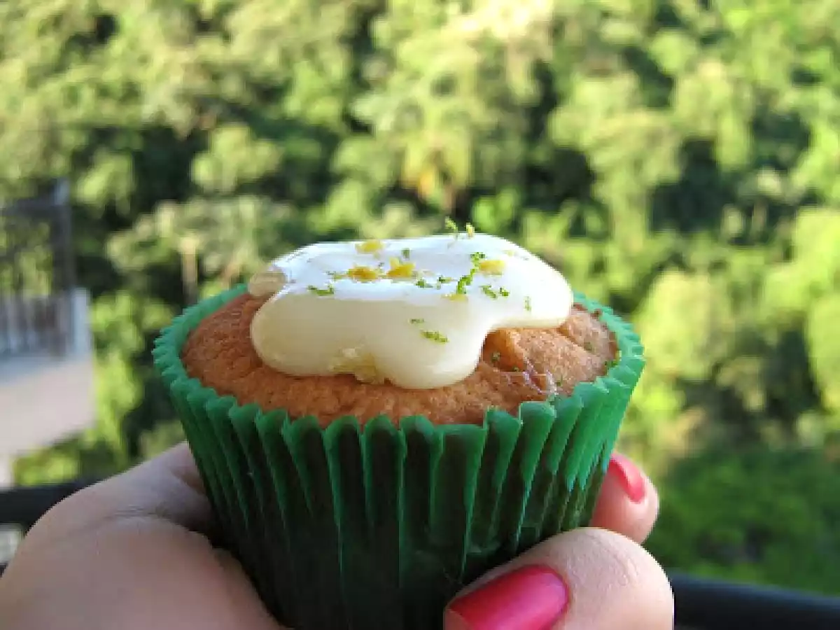 CUPCAKE DE LIMA E LIMÃO