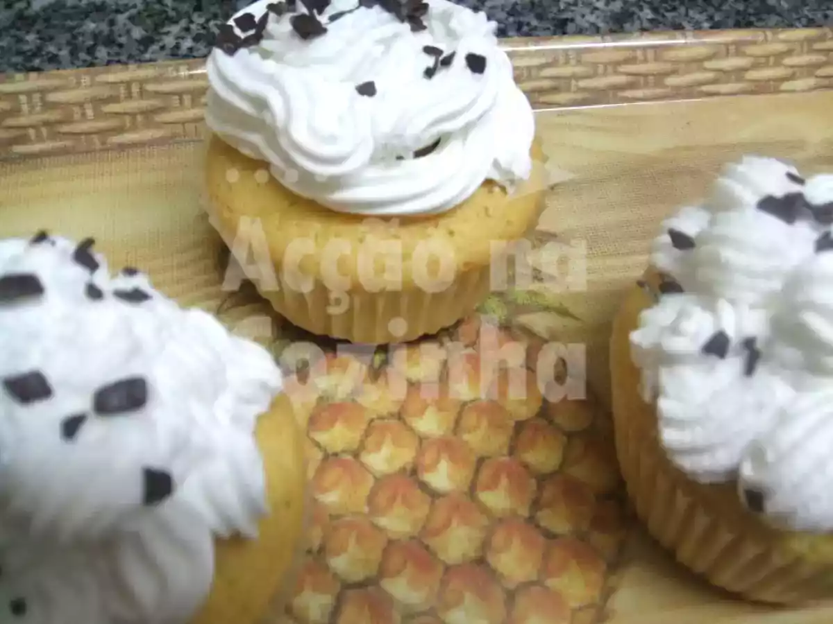 Cupcakes de baunilha com recheio de morango - foto 4