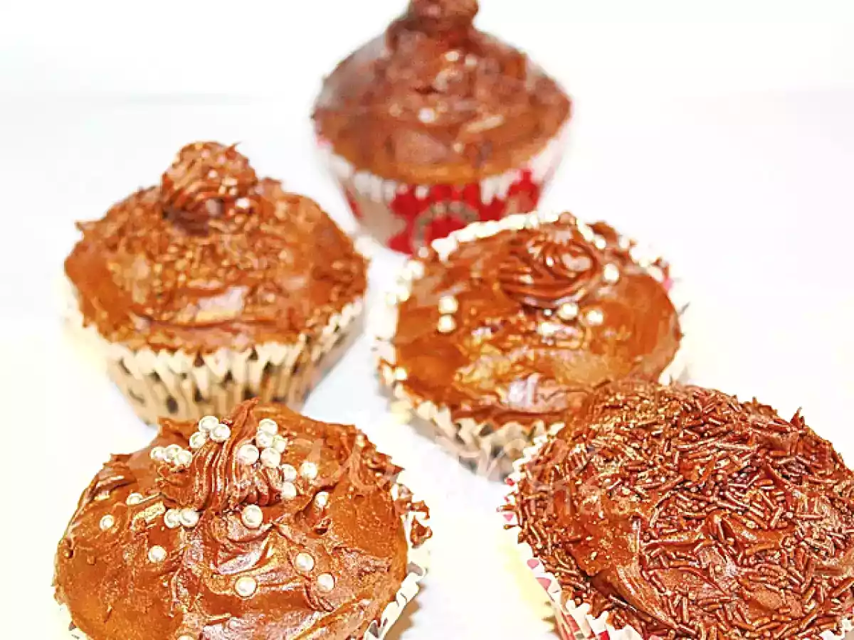 Cupcakes de chocolate com cobertura de Cacau - foto 2
