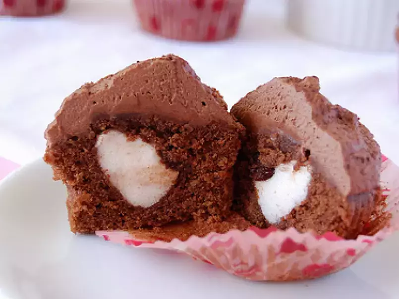 Cupcakes de chocolate recheados com marshmallow e Nutella