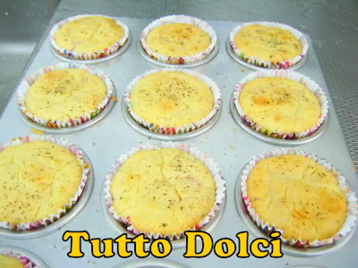 CUPCAKES DE PRESUNTO E QUEIJO COM COBERTURA DE CATUPIRY E CREME CHEASE!