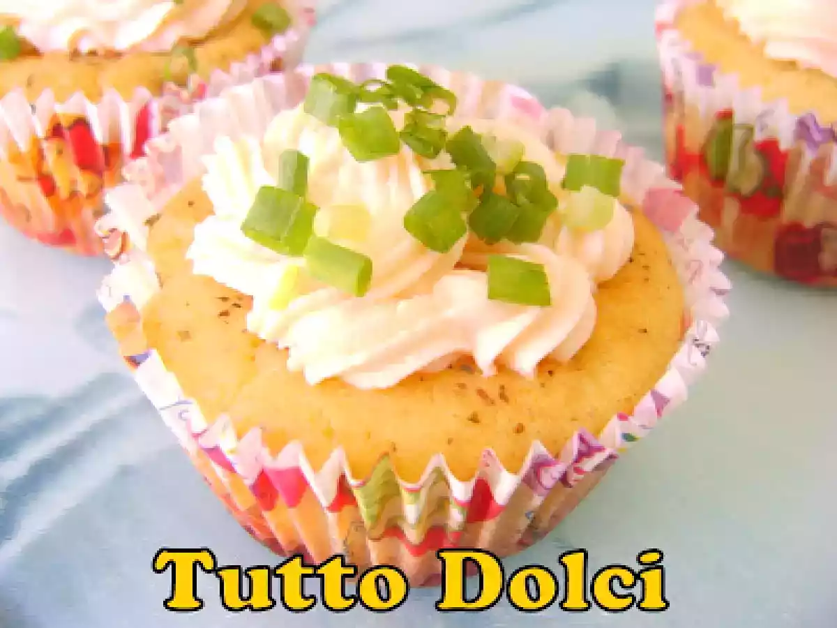 CUPCAKES DE PRESUNTO E QUEIJO COM COBERTURA DE CATUPIRY E CREME CHEASE! - foto 3
