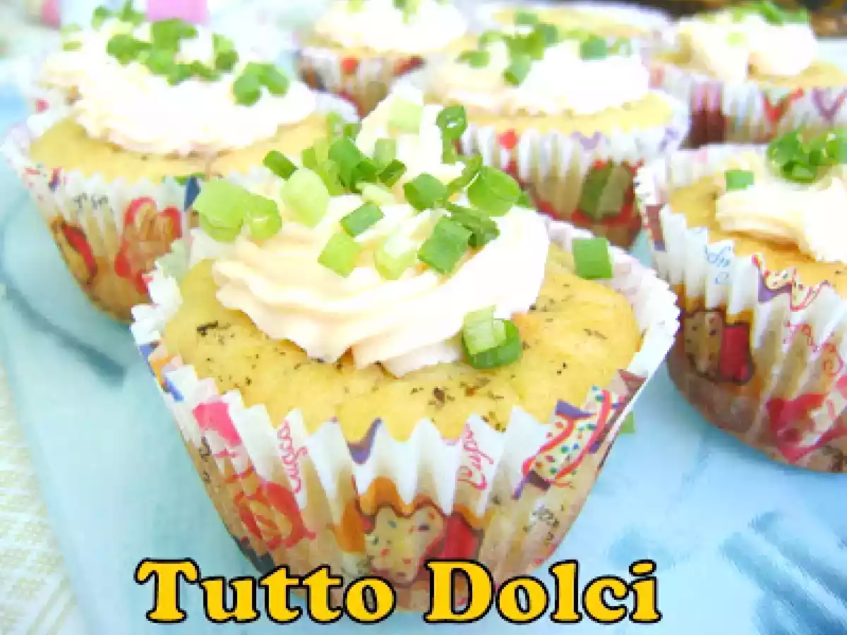 CUPCAKES DE PRESUNTO E QUEIJO COM COBERTURA DE CATUPIRY E CREME CHEASE! - foto 4