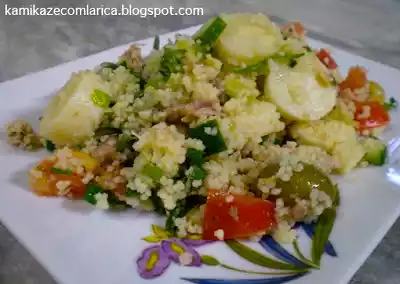 Cuscuz marroquino com sardinhas e legumes