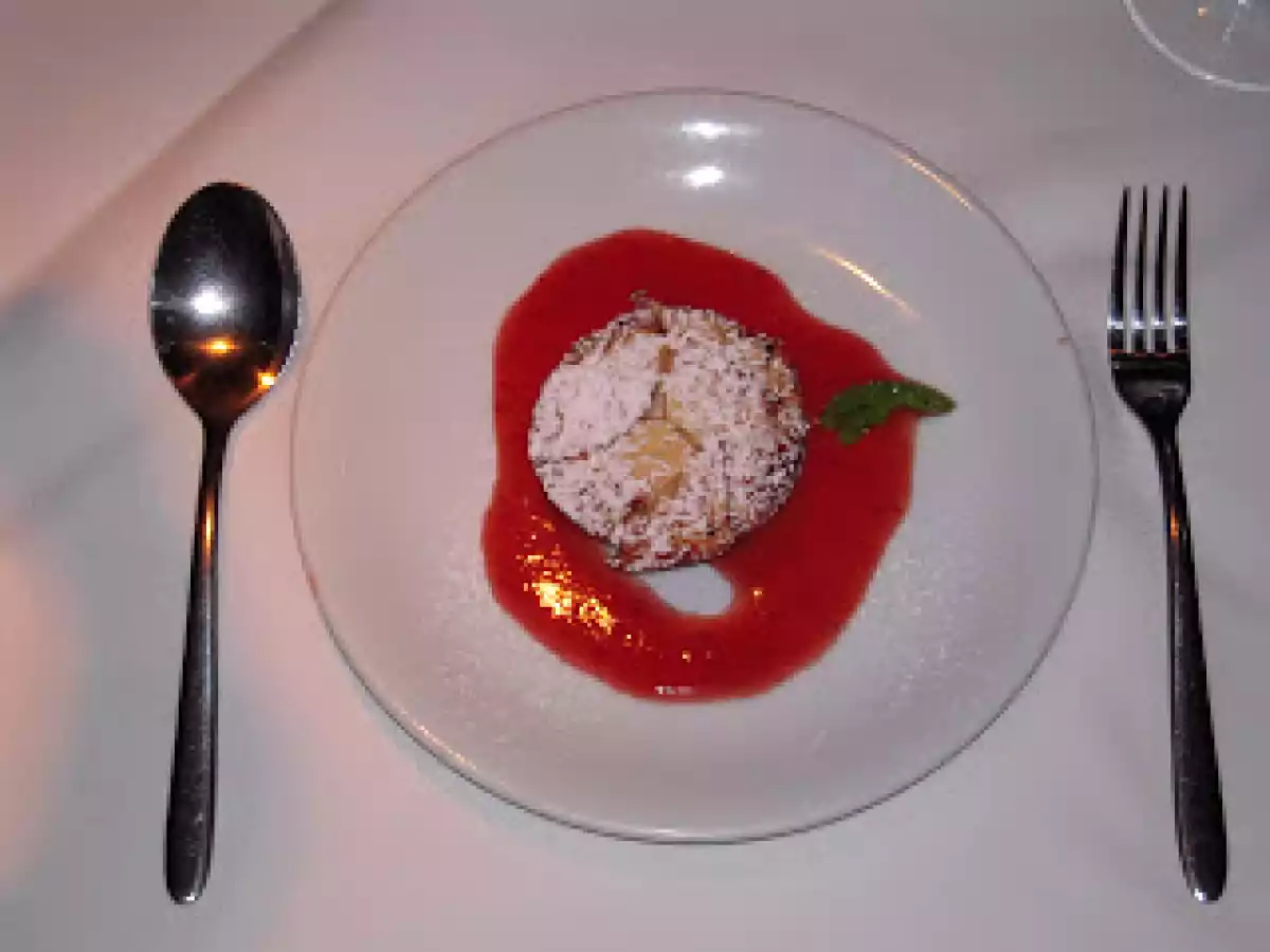 Custard de Maçã com Coulis de Morango