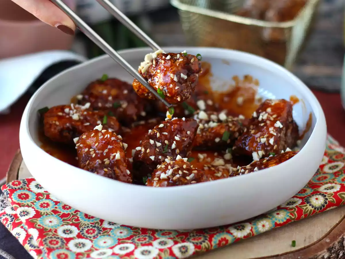 Dakgangjeong, o frango frito coreano picante com molho gochujang