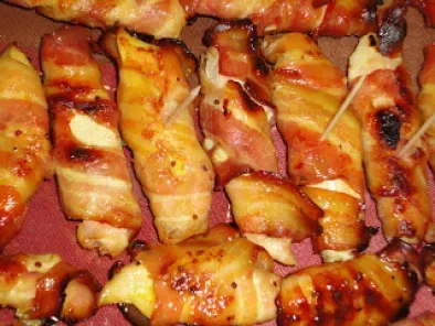 Dedos de Frango enrolados em Bacon e Mel