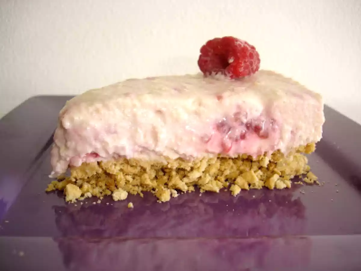 Dia Rosa - Semifrio de Framboesa e Chocolate sobre cama de Bolacha e Amêndoa