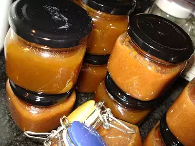 Doce de abóbora e nozes aromatizado de raspa de laranja na mpf...