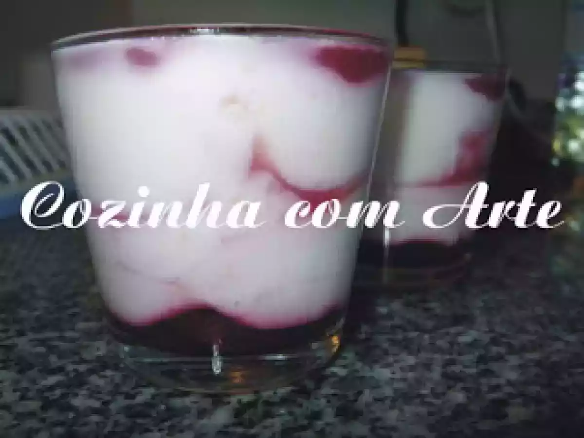 Doce de ameixa com iogurte