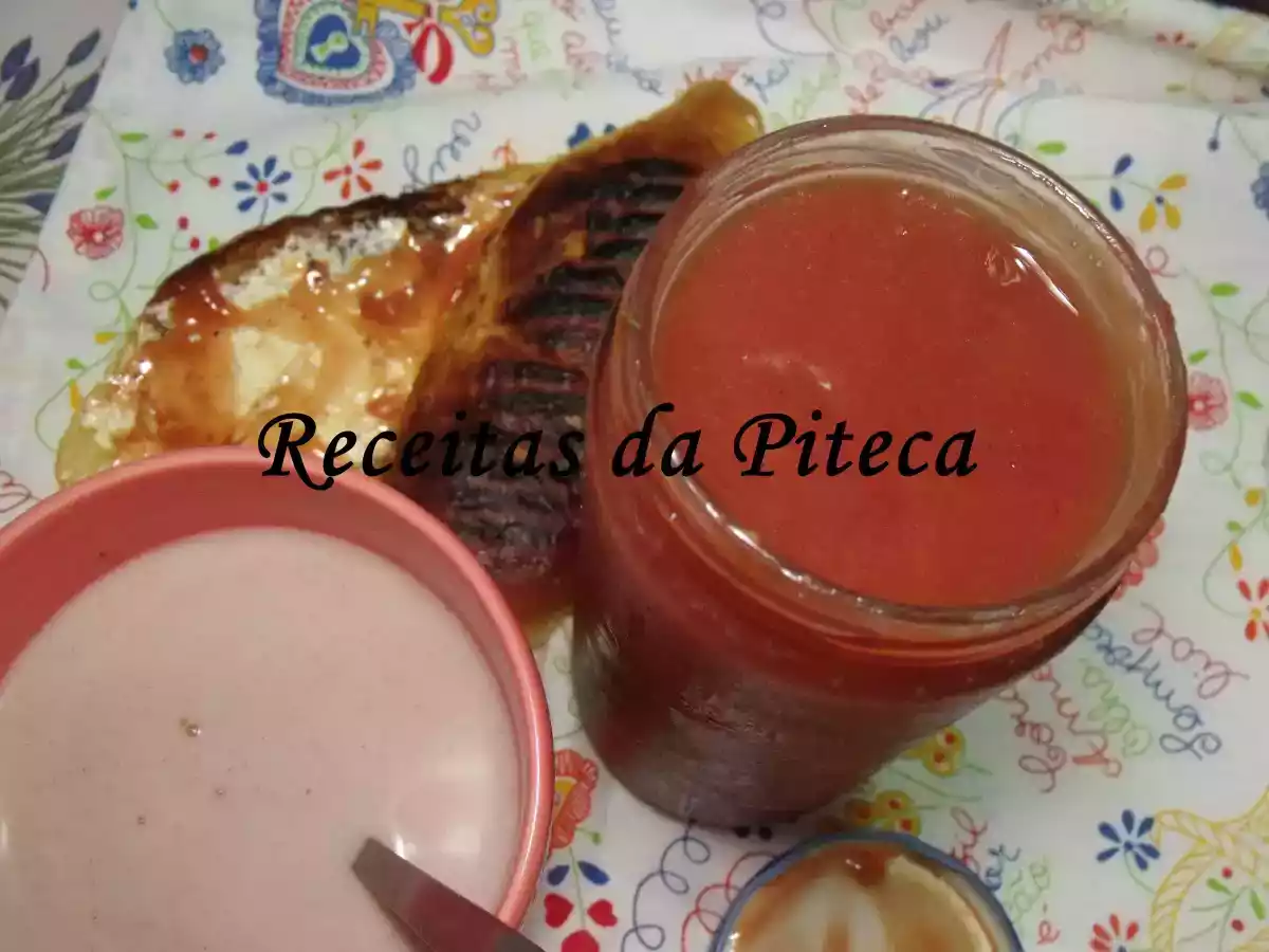 Doce de ameixas e especiarias
