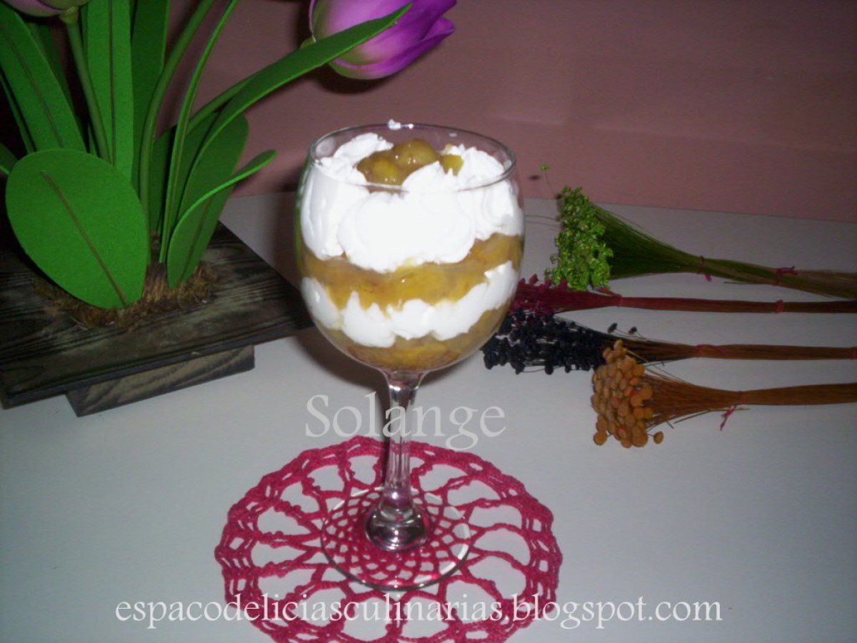 Doce de banana com chantilly