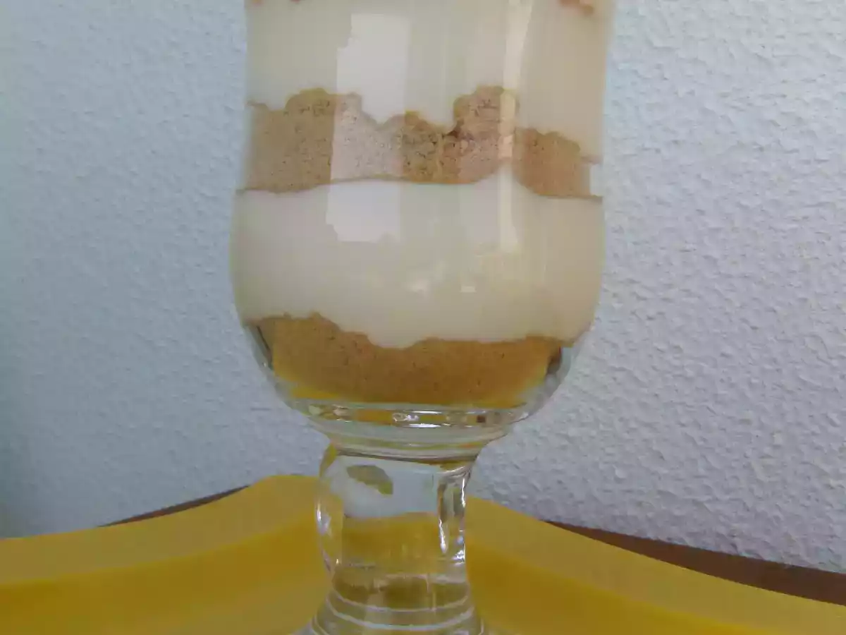 DOCE DE NATAS E BOLACHA RALADA