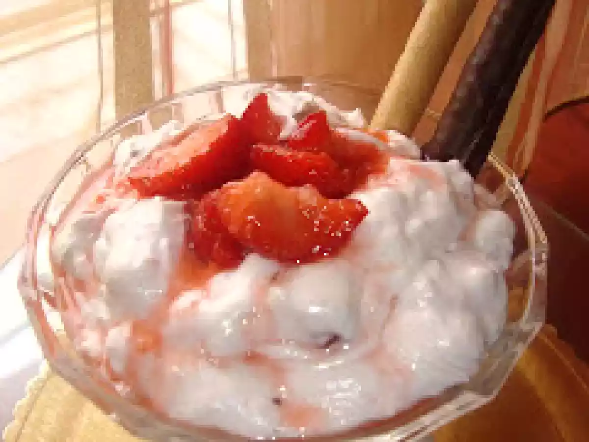 Doce de Suspiros com Morangos e Natas - foto 2