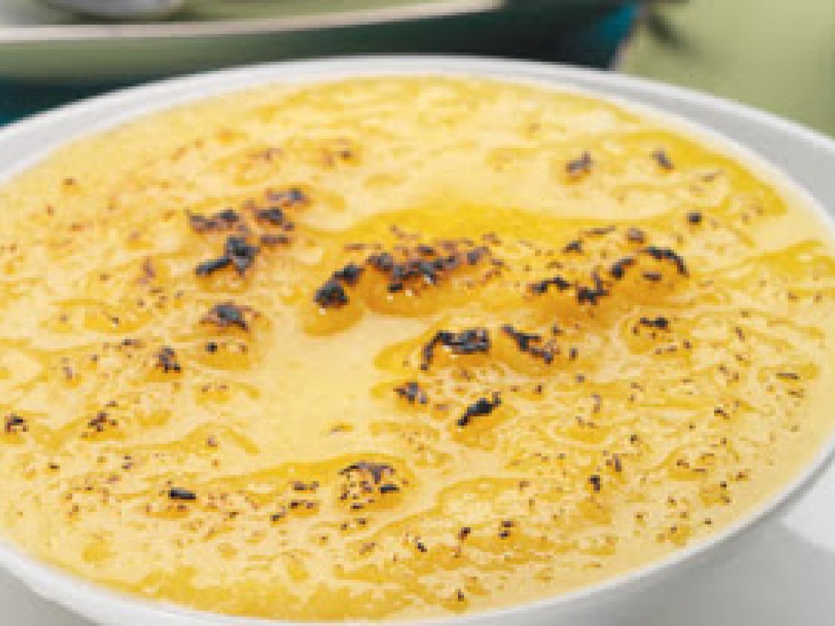 Doce dourado de coco