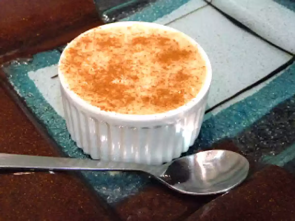 Doce ensopado de pão alentejano e canela.