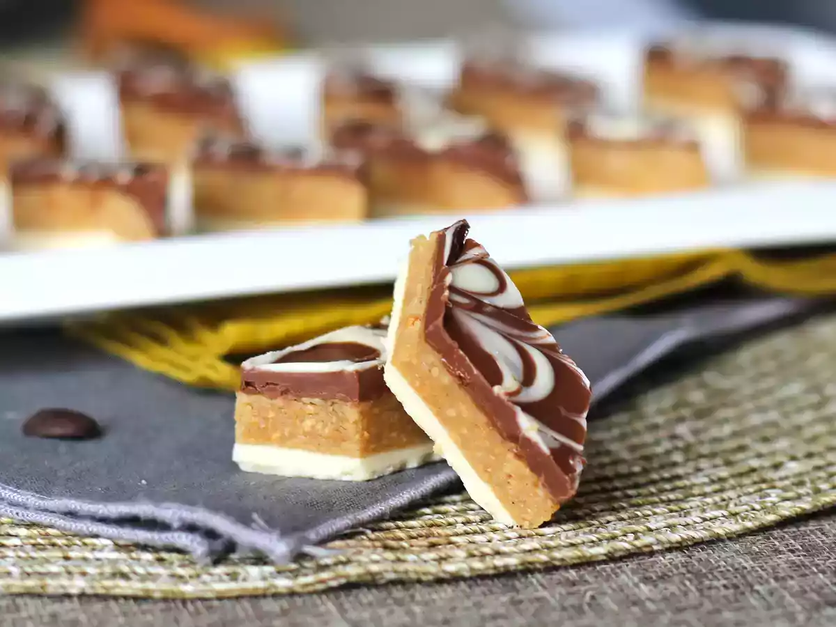 Doce marroquino Rkhama com amendoim e chocolate, fácil e sem forno