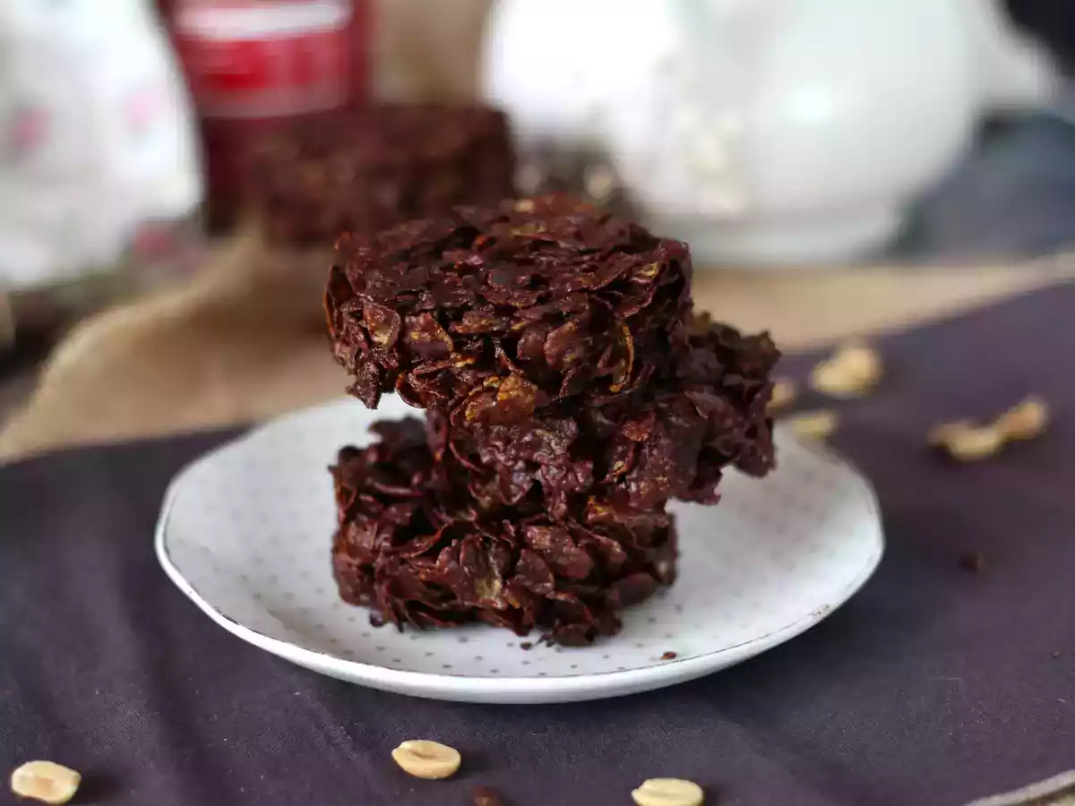 Docinho crocante de chocolate e amendoim