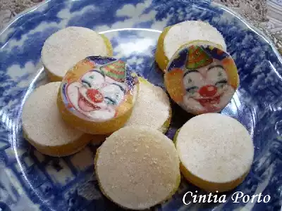 Docinhos de ovos e amêndoa com hóstia (cintia porto)