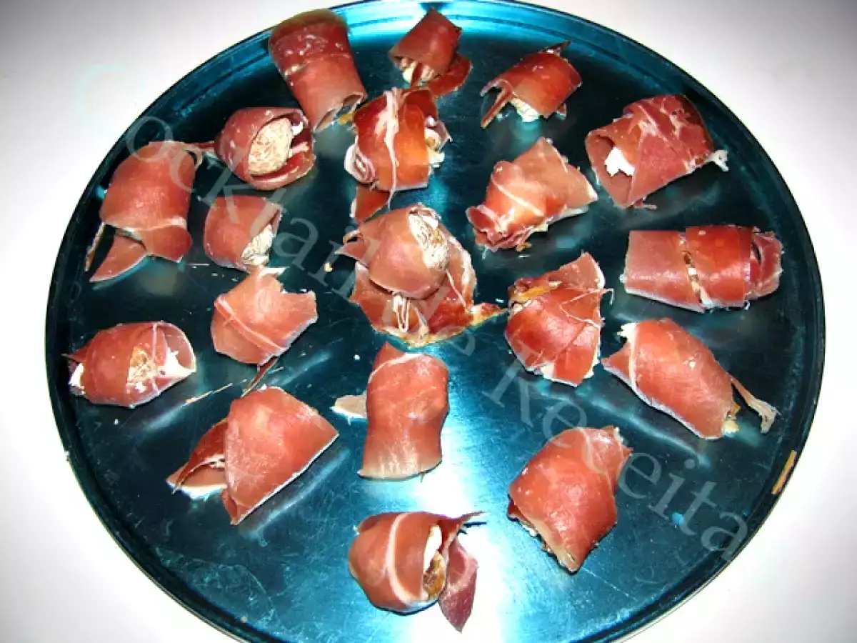 Embrulhos de Presunto com Figos e Queijo de Cabra ('chévre'), da Nigella