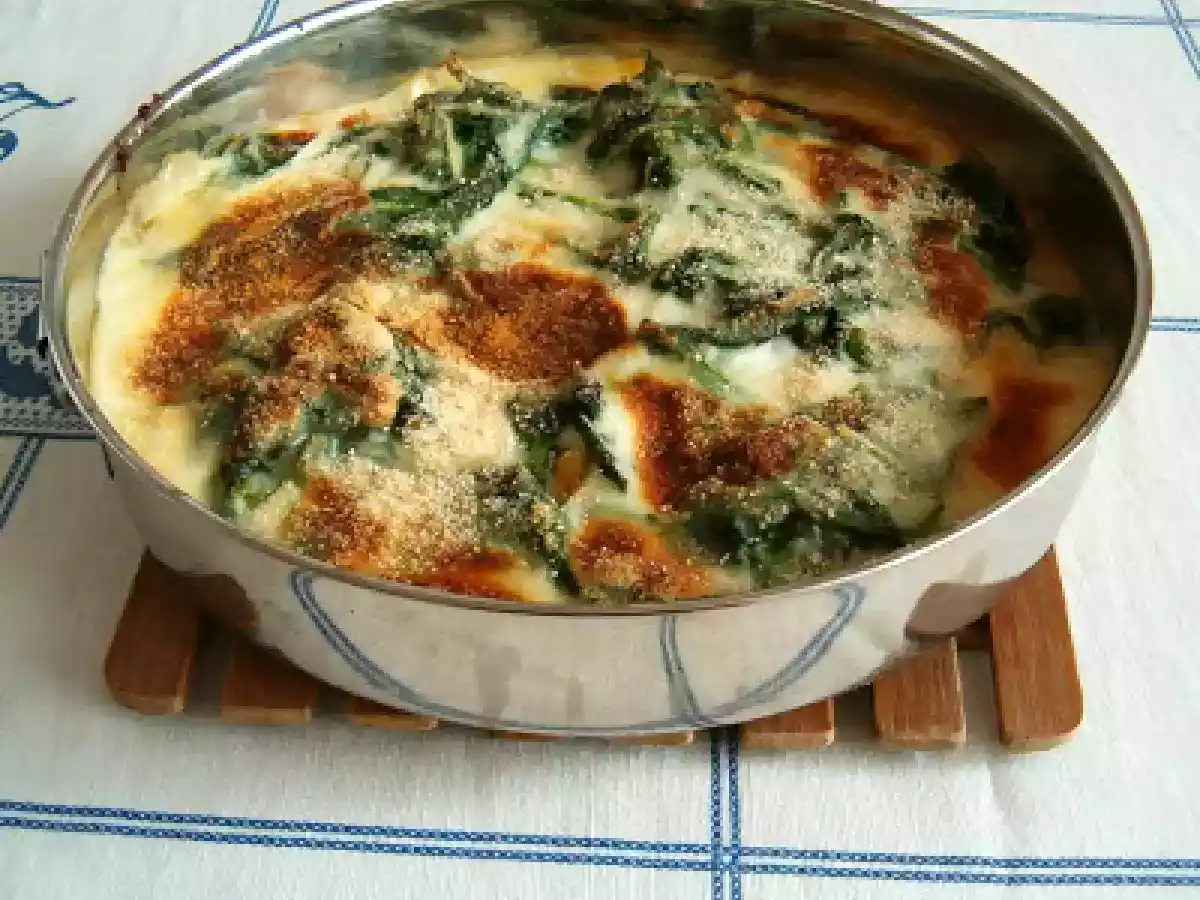 Empadão de alheira, cogumelos e espinafres
