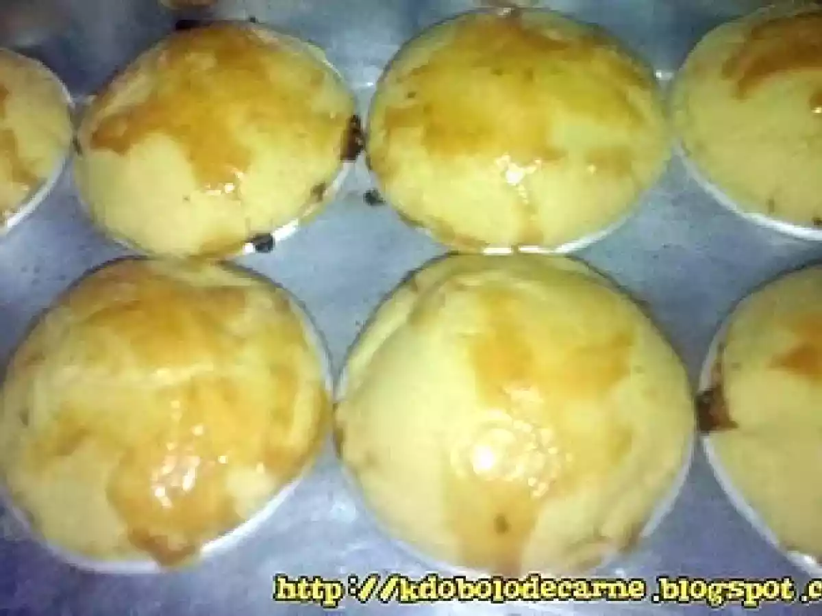 Empadinhas de sobrecoxa
