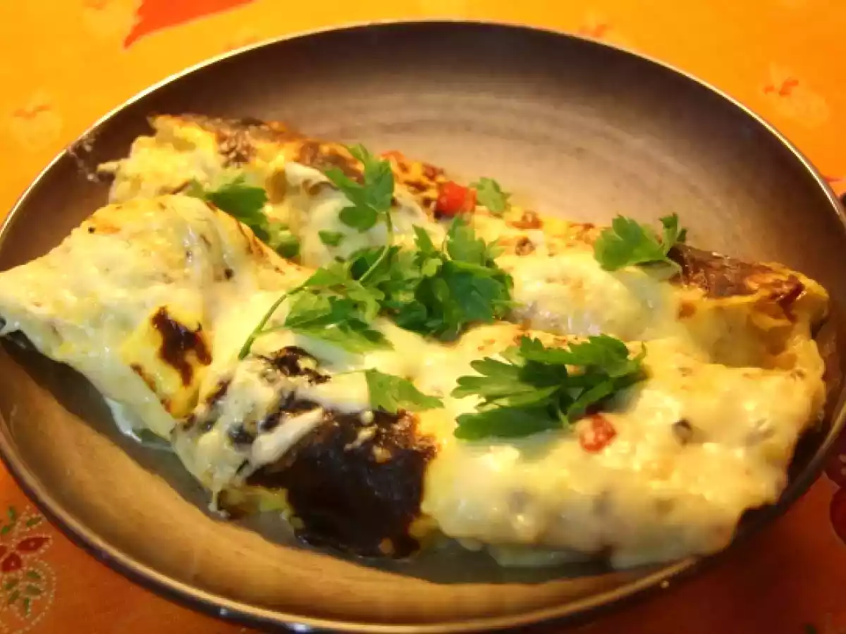 Enchiladas de frango, pimentos e molho béchamel