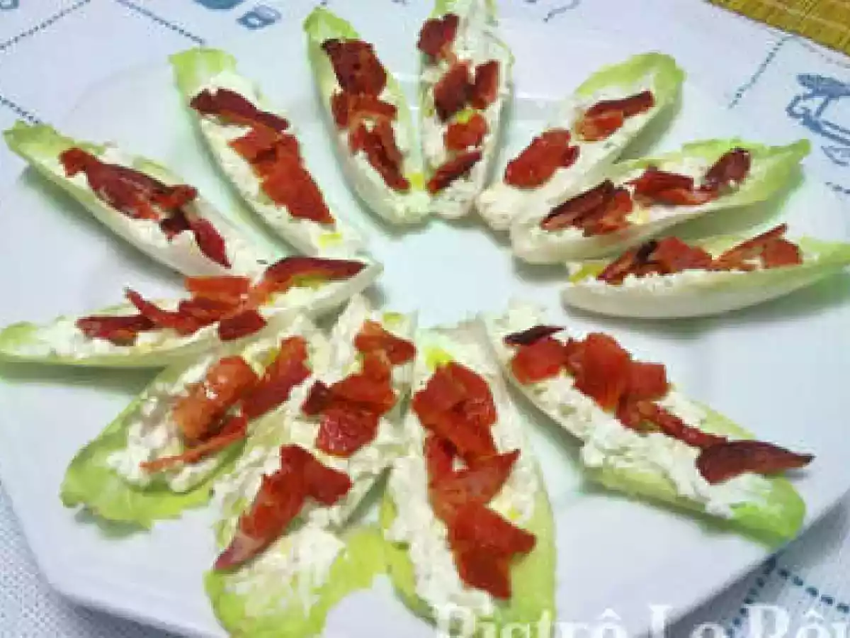 Endívias com creme de gorgonzola e bacon