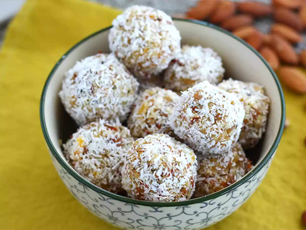 Energy balls de damasco, chá verde e coco ralado (bolas energéticas) - foto 4