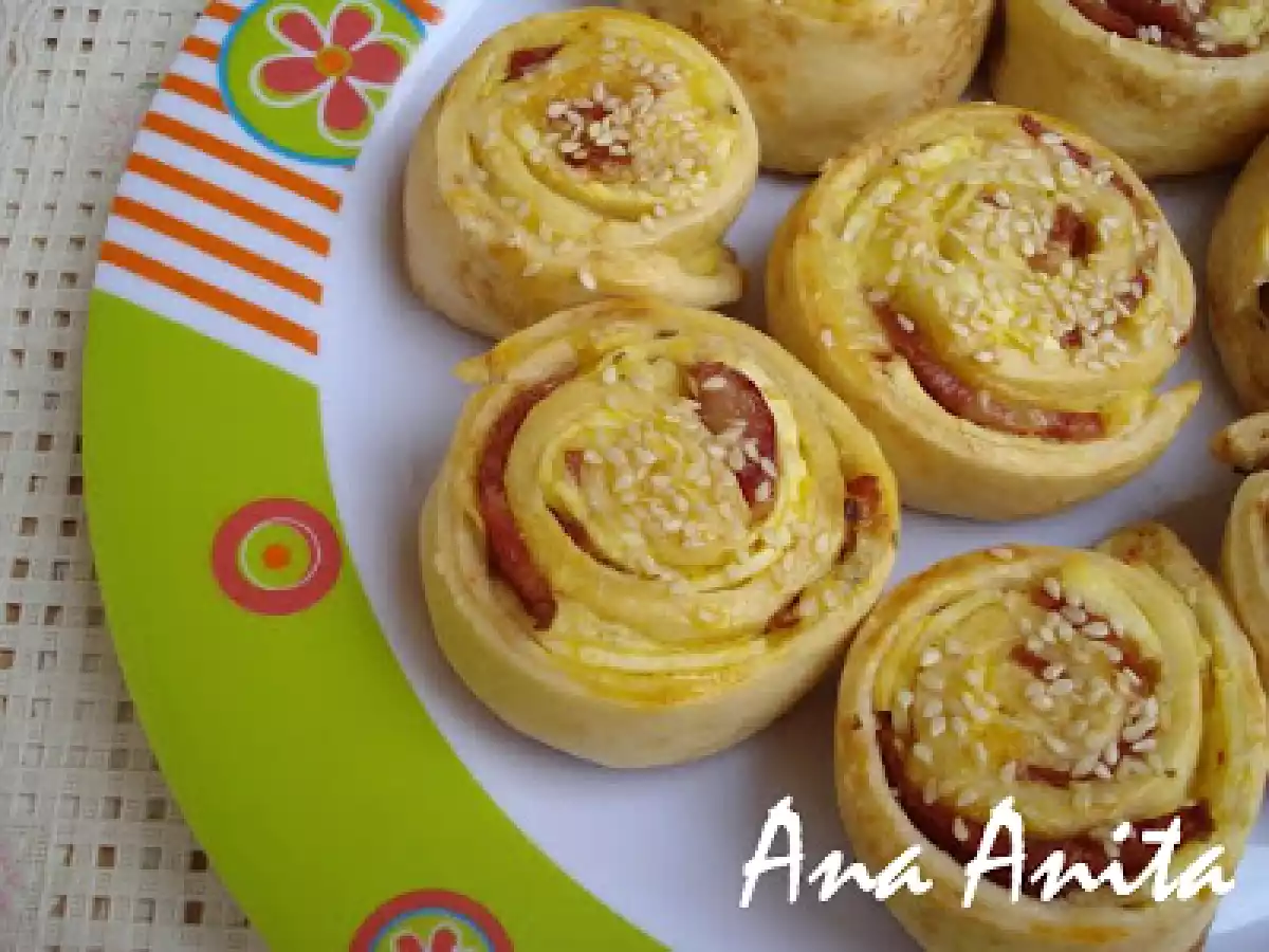 Enrolado de Calabresa e Queijo
