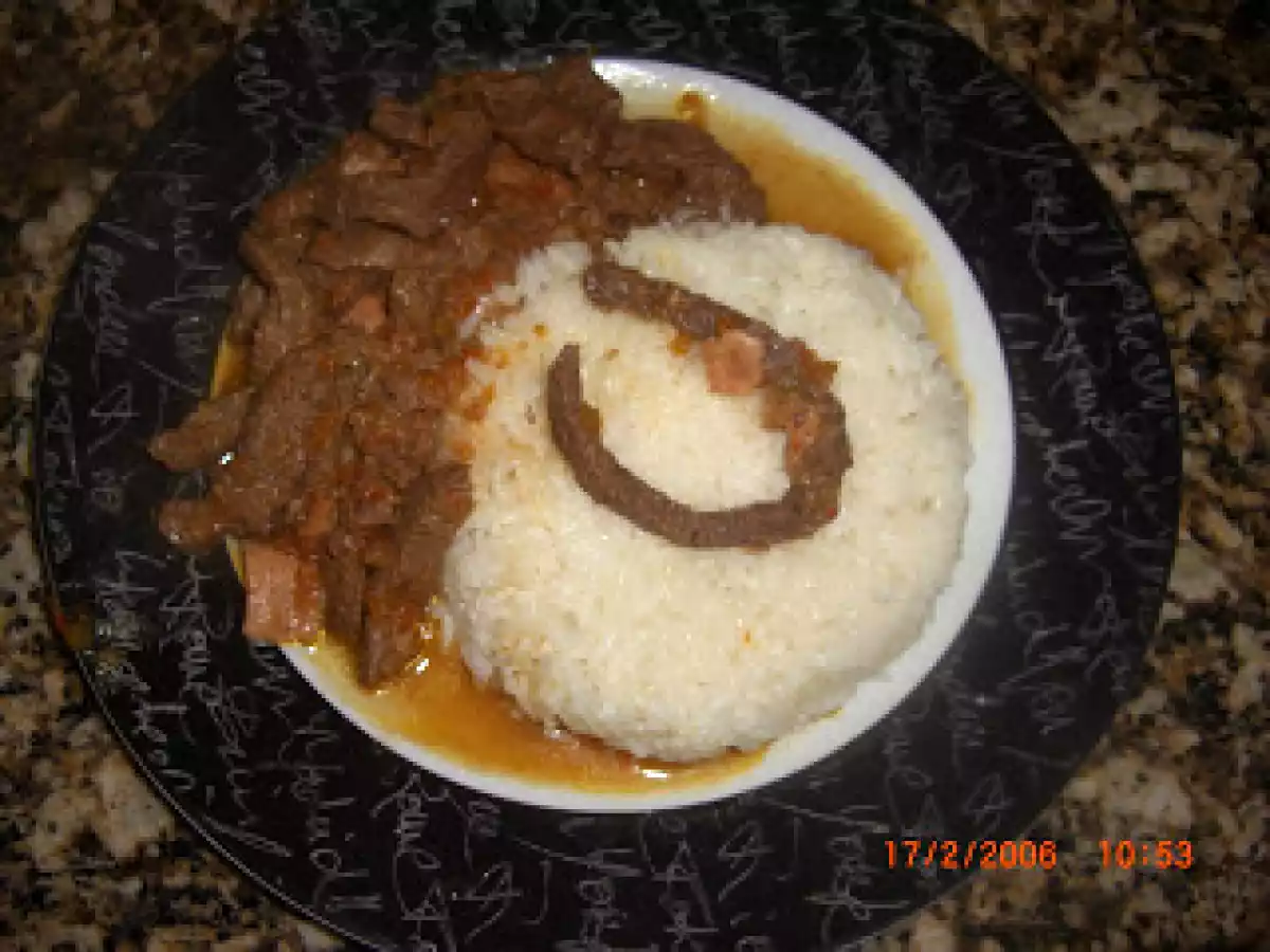 Ensopado de Carne com louro e molho inglês